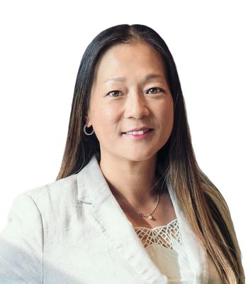 Portrait of Lisa Reeves, REALTOR®.